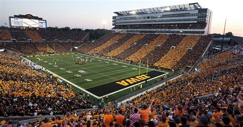 Iowa Hawkeyes vs. Illinois State Redbirds: Prediction, point spread, odd.